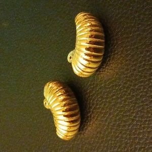 VINTAGE MONET EARRINGS